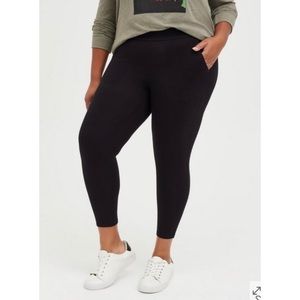 🆕 Black Crop Signature Waist Pocket Premium Legging 1 1X 14 16 NWT Torrid New!